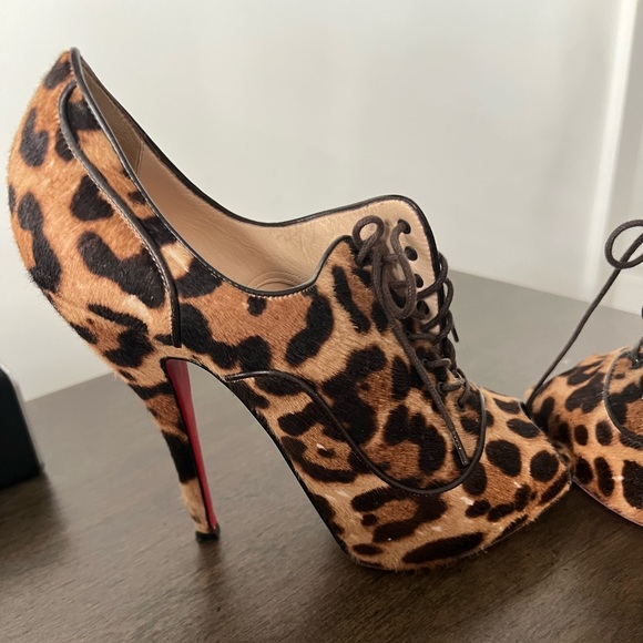 Christian Louboutin Leopard Print Laced pump - Picture 3 of 7